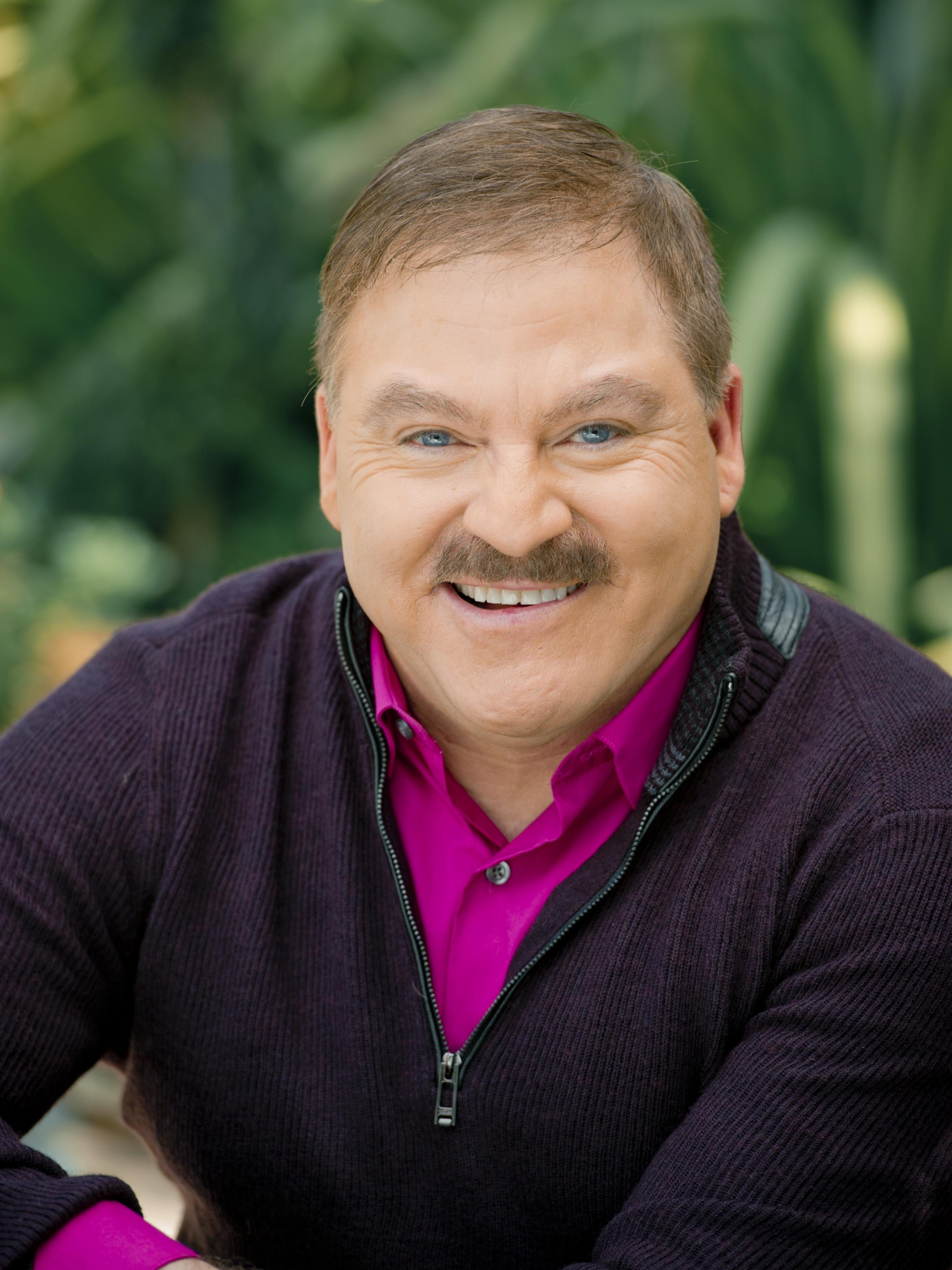  James Van Praagh 